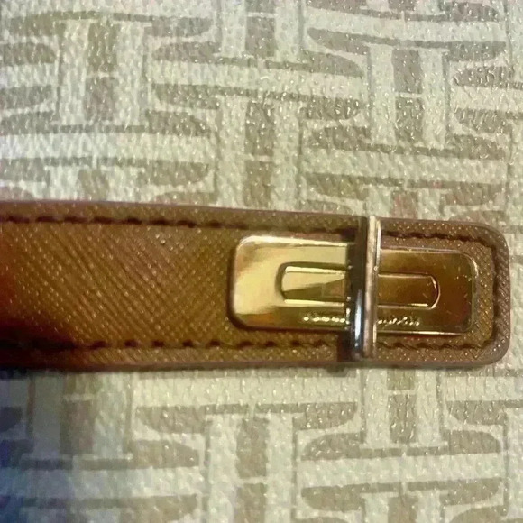 Tommy Hilfiger tan crossbody - Picture 5 of 5